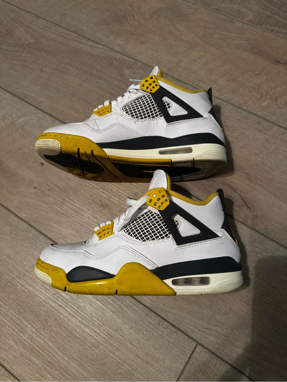 Jordan 4s White and Yellow - Picture 3 of 6